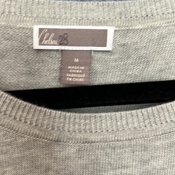 Grey sweater with floral lace - Picture 2 of 3